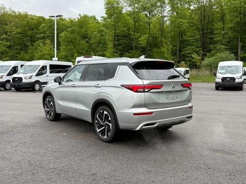 2024 Mitsubishi Outlander SEL