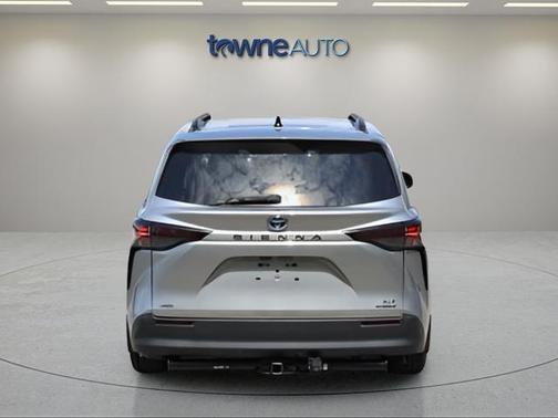 Celestial Silver Metallic 2023 Toyota Sienna XLE