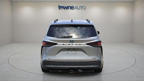 Celestial Silver Metallic 2023 Toyota Sienna XLE