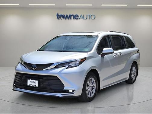 Celestial Silver Metallic 2023 Toyota Sienna XLE
