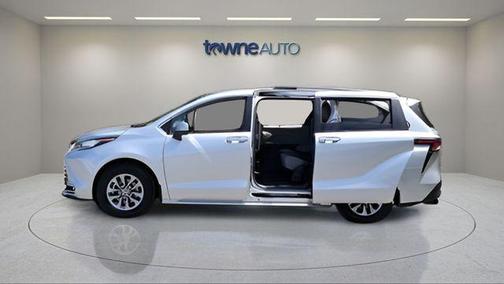 Celestial Silver Metallic 2023 Toyota Sienna XLE
