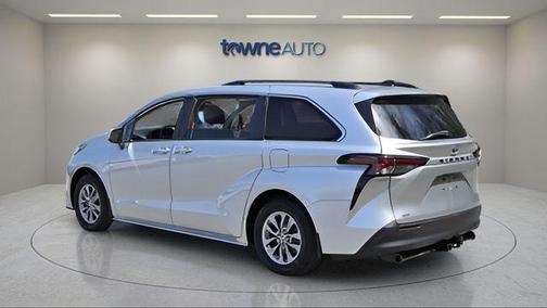 Celestial Silver Metallic 2023 Toyota Sienna XLE
