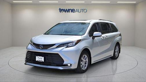 Celestial Silver Metallic 2023 Toyota Sienna XLE