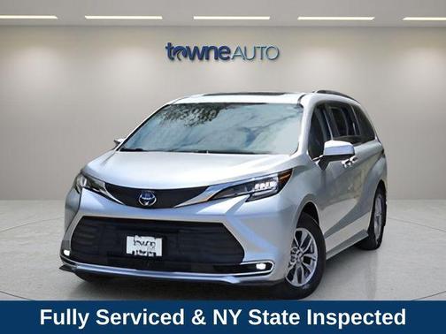 Celestial Silver Metallic 2023 Toyota Sienna XLE