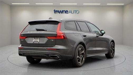 2021 Volvo V60 Cross Country T5