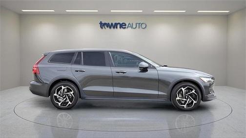 2021 Volvo V60 Cross Country T5
