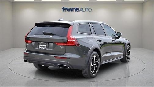 2021 Volvo V60 Cross Country T5