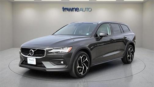 2021 Volvo V60 Cross Country T5
