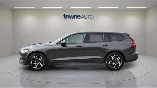 2021 Volvo V60 Cross Country T5