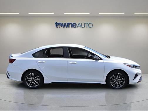 Snow White Pearl 2024 Kia Forte GT-Line