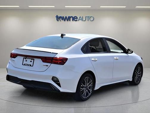 Snow White Pearl 2024 Kia Forte GT-Line
