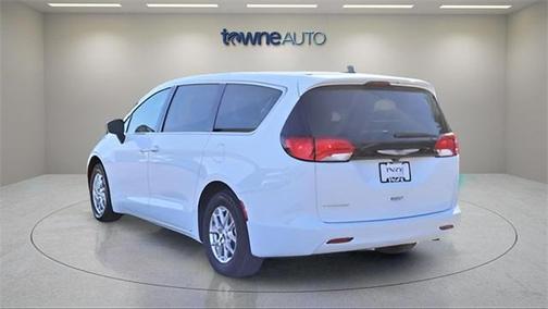 2024 Chrysler Voyager LX