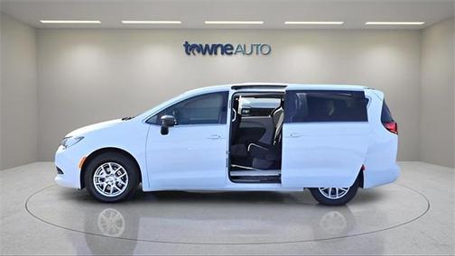 2024 Chrysler Voyager LX