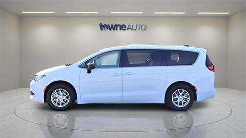2024 Chrysler Voyager LX