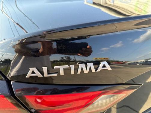 2023 Nissan Altima SR FWD
