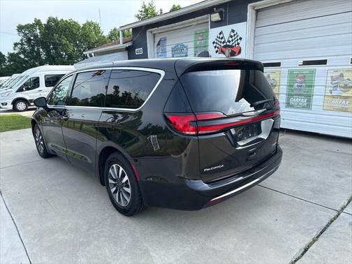 2022 Chrysler Pacifica Hybrid Touring L
