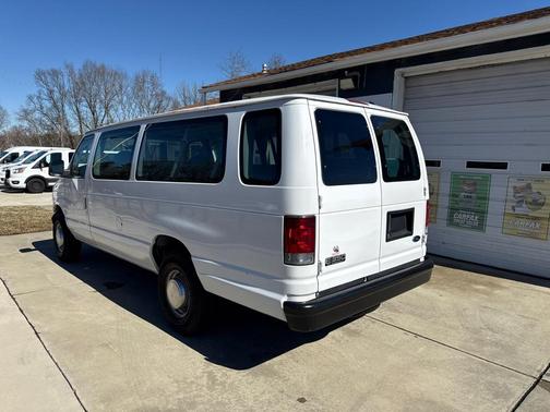 2004 Ford E350 Super Duty XL Wagon