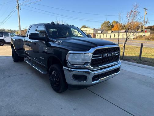 2022 RAM 3500 Tradesman Crew Cab 4x4 8' Box