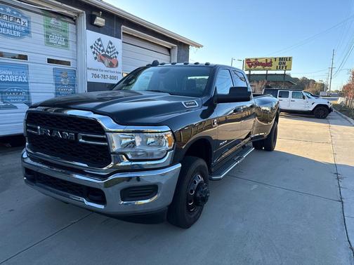 2022 RAM 3500 Tradesman Crew Cab 4x4 8' Box