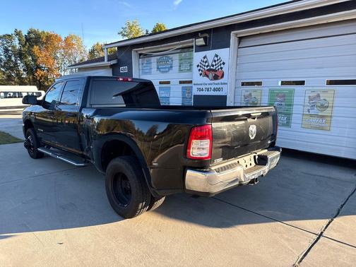 2022 RAM 3500 Tradesman Crew Cab 4x4 8' Box