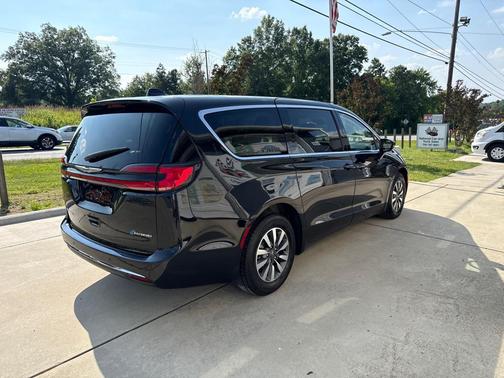 2024 Chrysler Pacifica Hybrid Select