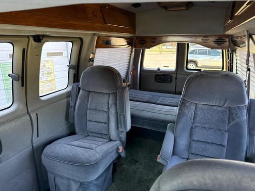 BUGUND 1998 Chevrolet Express 1500 G1500