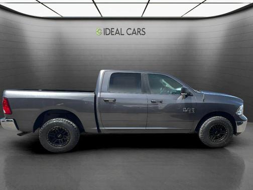 Granite Crystal Metallic Clearcoat 2019 RAM 1500 SLT