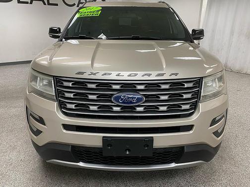 White Gold Metallic 2017 Ford Explorer XLT