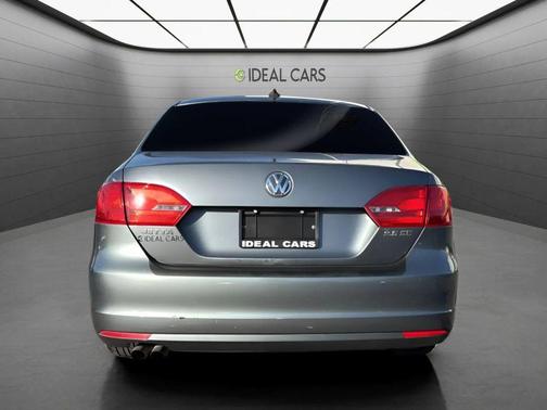 Platinum Gray Metallic 2012 Volkswagen Jetta SE
