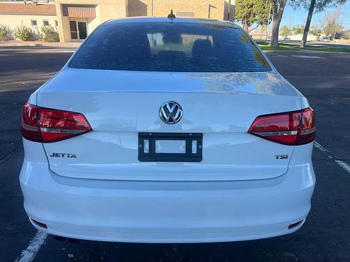 2015 Volkswagen Jetta Auto SE w/Connectivity/Navigation