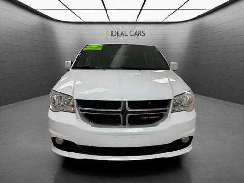 White Knuckle Clearcoat 2019 Dodge Grand Caravan SXT