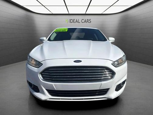 White Platinum Metallic Tri-Coat 2016 Ford Fusion Titanium