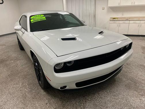 2016 Dodge Challenger SXT