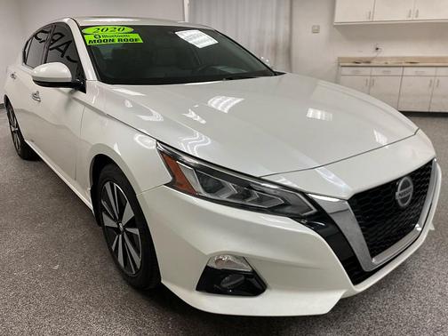 Pearl White Tricoat 2020 Nissan Altima 2.5 SL