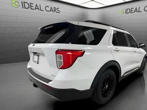 Oxford White 2020 Ford Explorer XLT