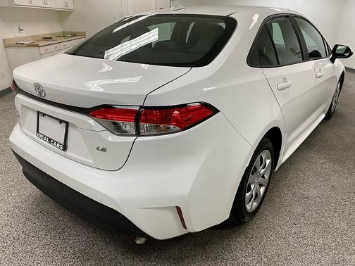 Ice Cap 2025 Toyota Corolla LE