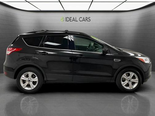 Tuxedo Black Metallic 2013 Ford Escape SE