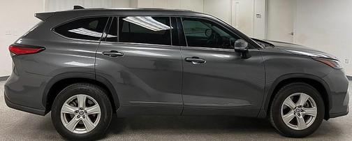 Magnetic Gray Metallic 2022 Toyota Highlander LE