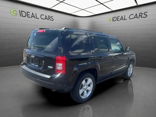 Black Clear Coat 2017 Jeep Patriot Latitude