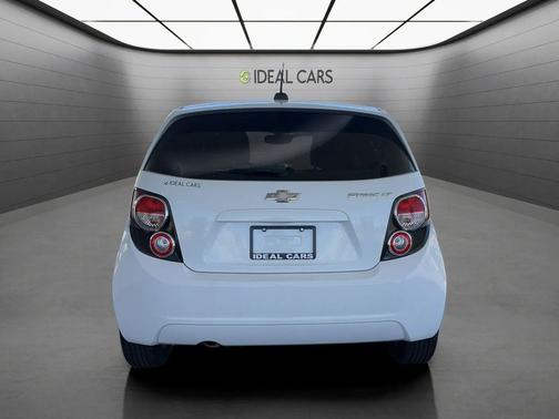 Summit White 2016 Chevrolet Sonic LT