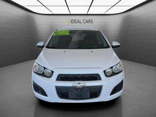 Summit White 2016 Chevrolet Sonic LT