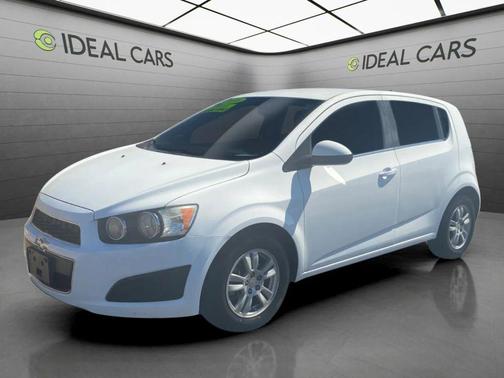 Summit White 2016 Chevrolet Sonic LT