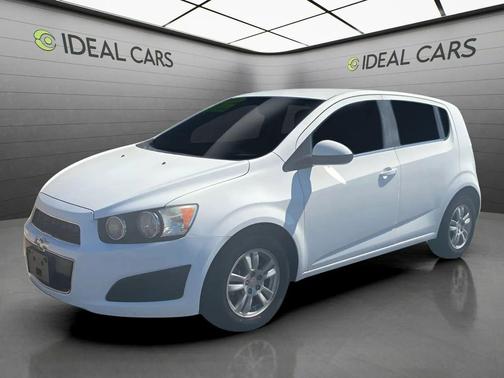 Summit White 2016 Chevrolet Sonic LT