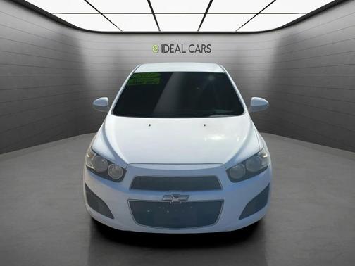Summit White 2016 Chevrolet Sonic LT