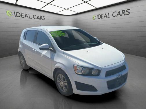 Summit White 2016 Chevrolet Sonic LT
