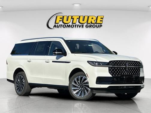 Pristine White Metallic Tri-Coat 2027 Lincoln Navigator Black Label