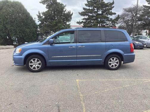 2012 Chrysler Town & Country Touring