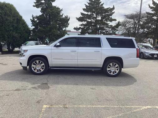 Iridescent Pearl Tricoat 2018 Chevrolet Suburban Premier