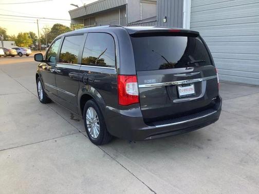 2015 Chrysler Town & Country Limited Platinum
