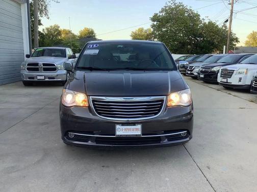 2015 Chrysler Town & Country Limited Platinum